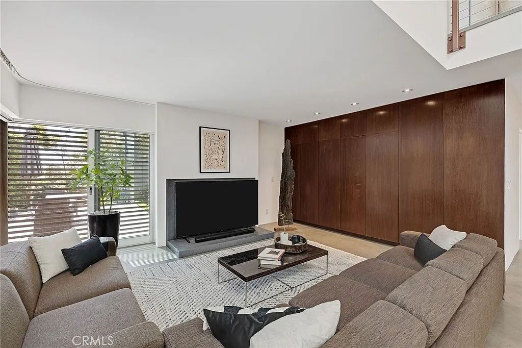5 bed, 4.5 bath, 3456 sqft, $34,500 — Photo 4