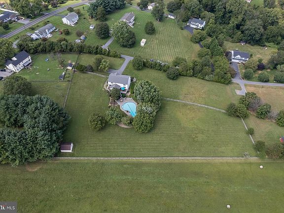 4th image of 1715 Carpenters Dr