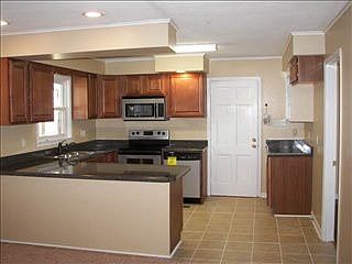 4th image of 161 Waite Ave