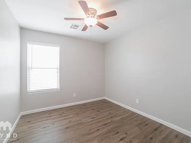 10238 W Hess St — Photo 11