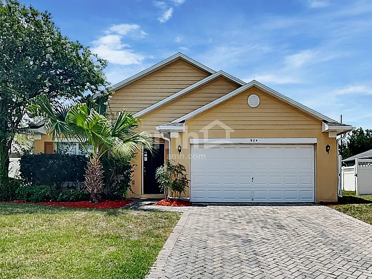 924 Burland Cir — Photo 1
