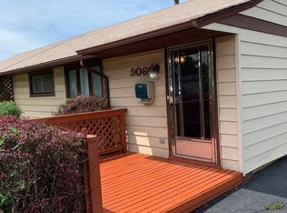 9066 S Main St, Hometown, IL 60456