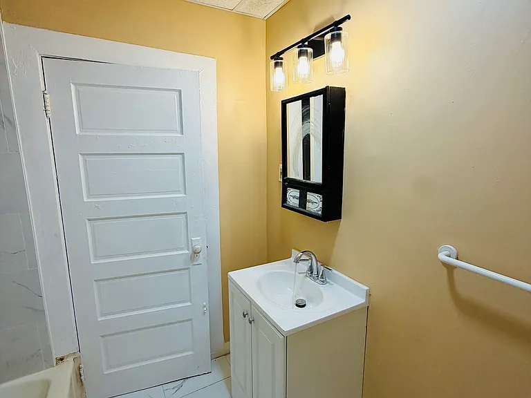 2328 3rd Ave #2 — Photo 9