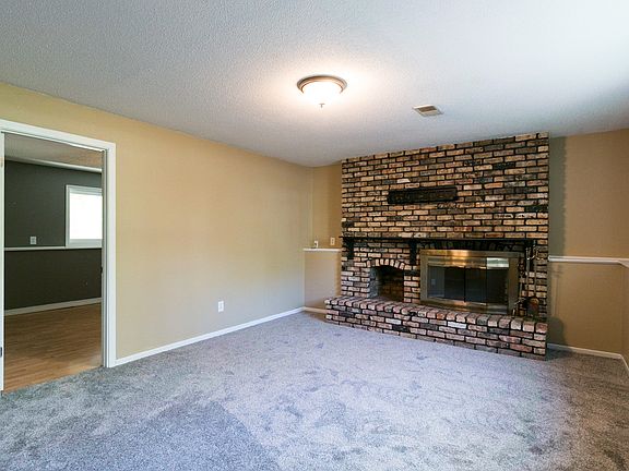 3rd image of 8405 Greenwood Dr