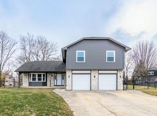1813 Orleans Ct, Elk Grove Village, IL 60007