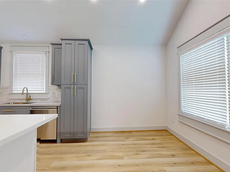 4305 Rogers St — Photo 13