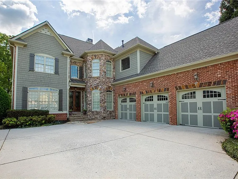 2360 Manor Creek Ct — Photo 4