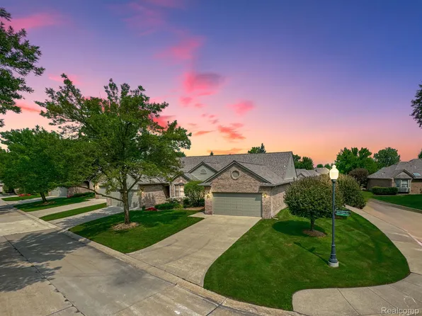 4439 Glenoaks Ct, Warren, MI 48092