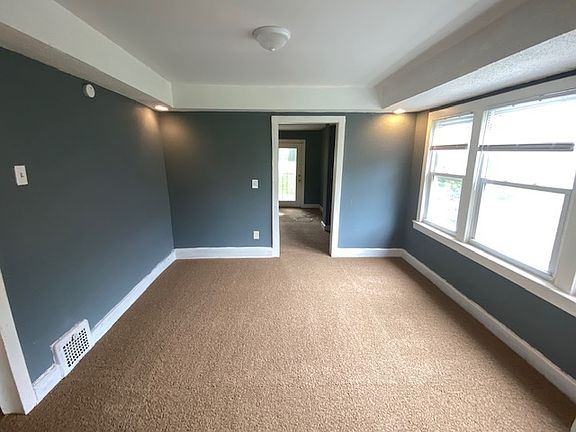 4th image of 4417 Wayne Ave