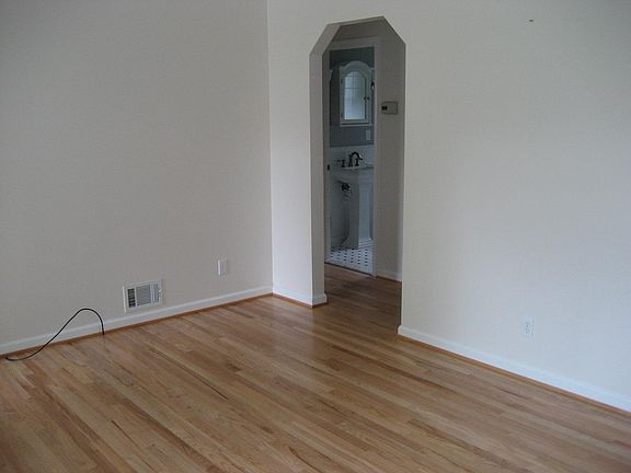 5th image of 1119 Bauman Ave