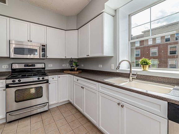 3rd image of 132 W Johnson St Unit 301