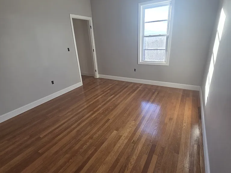 13 Suffield St #1 — Photo 8