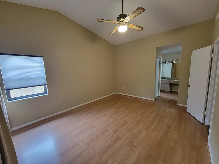 5881 Chester Ln — Photo 18