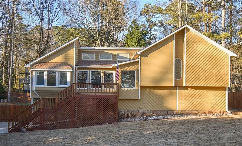 1st image of 700 Applewood Ln