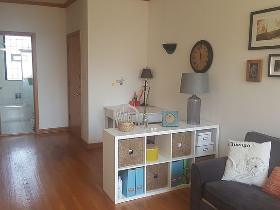 3rd image of 644 W Buckingham Pl APT 1