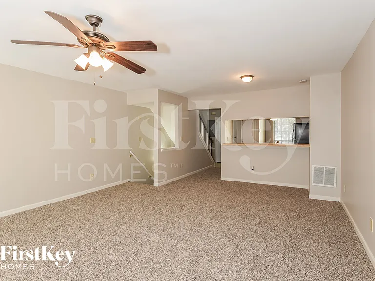 6582 Wellington Sq — Photo 5