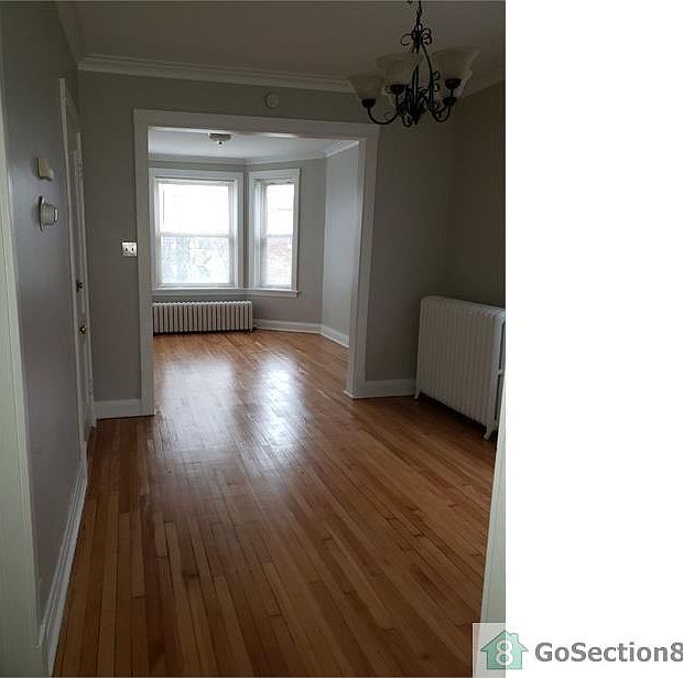 1st image of 4322 N Whipple St #2