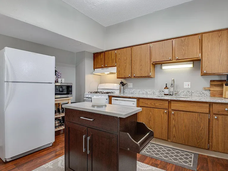 1015 Oregon Ave — Photo 4
