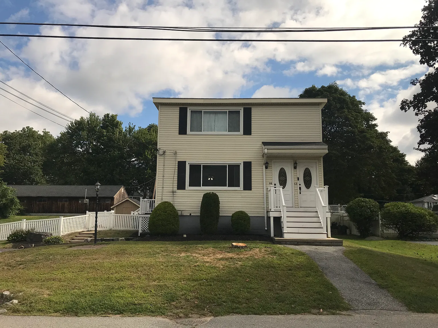 2 bed, 912 sqft, $1,900 — Photo 1