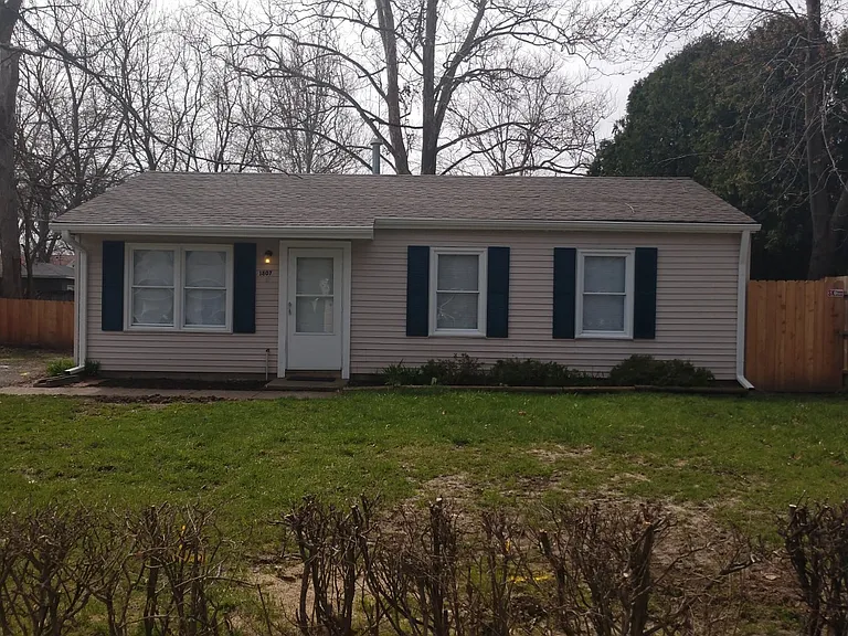1807 Southwood Dr — Photo 15