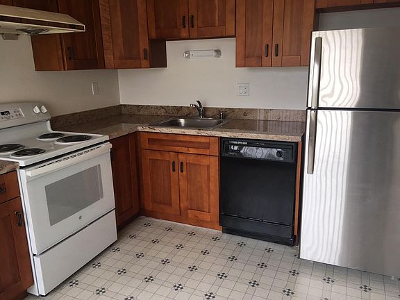 5th image of 651 10th Ave APT 3