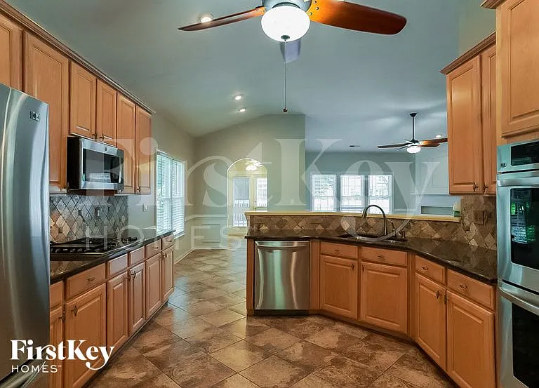 2936 Stillwater Dr — Photo 7