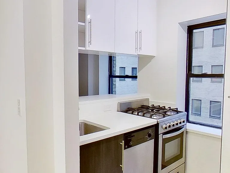 360 W 34th St #12X — Photo 7