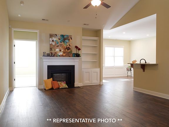 3rd image of 202 Kings Way