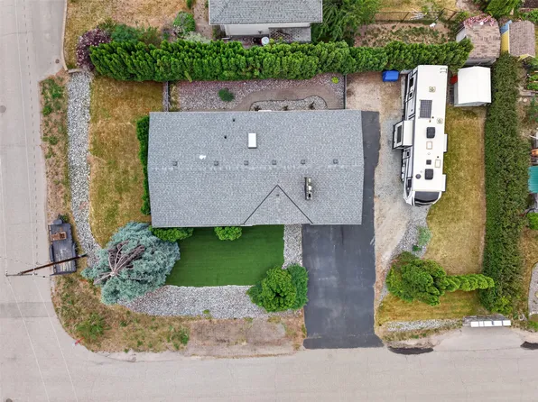 1685 Jonathan Rd, Kelowna, BC V1P 1A7