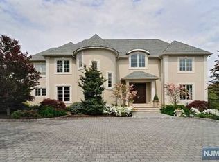 5 Huyler Landing Rd, Cresskill, NJ 07626