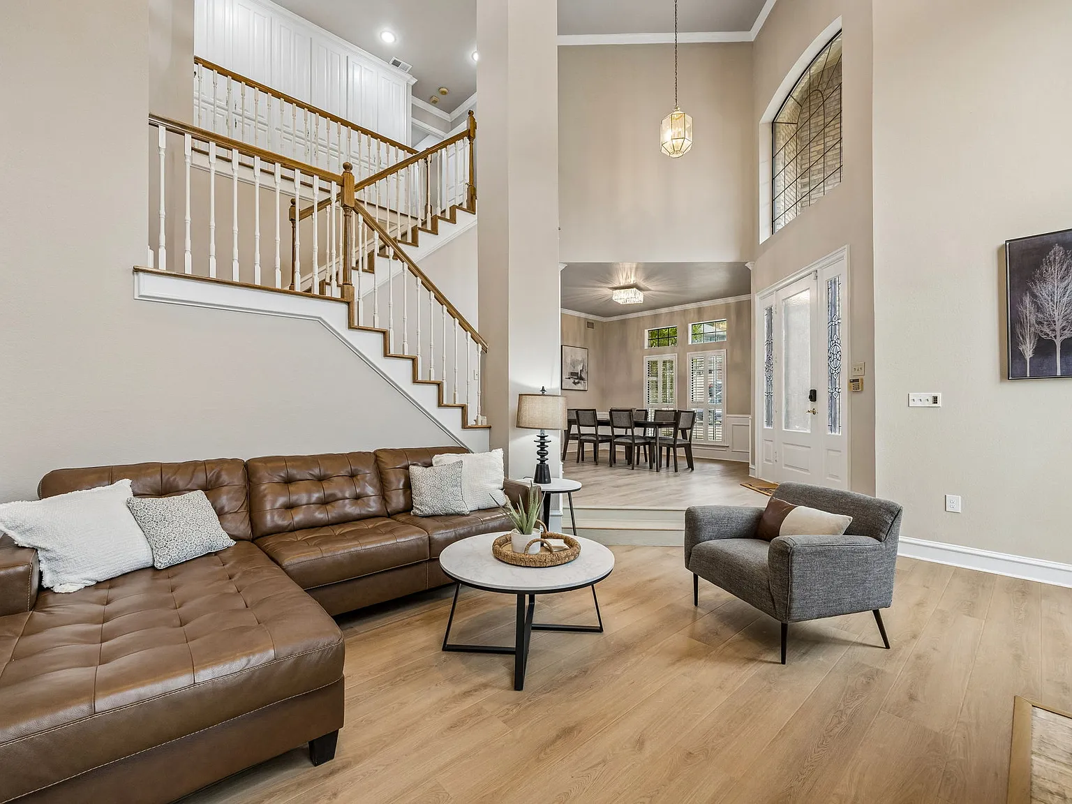 4 bed, 2.5 bath, 3327 sqft, $9,947 — Photo 3