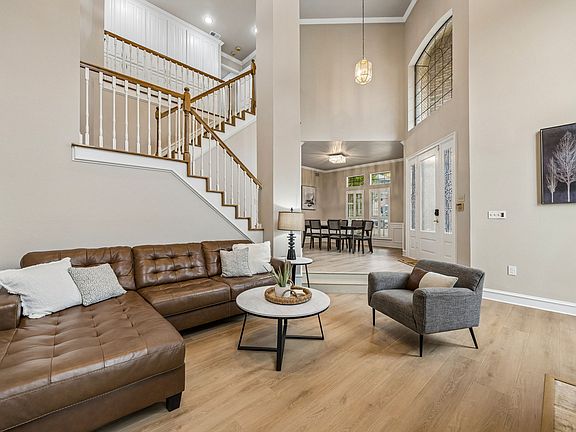 3rd image of 4207 Crest Ridge Dr