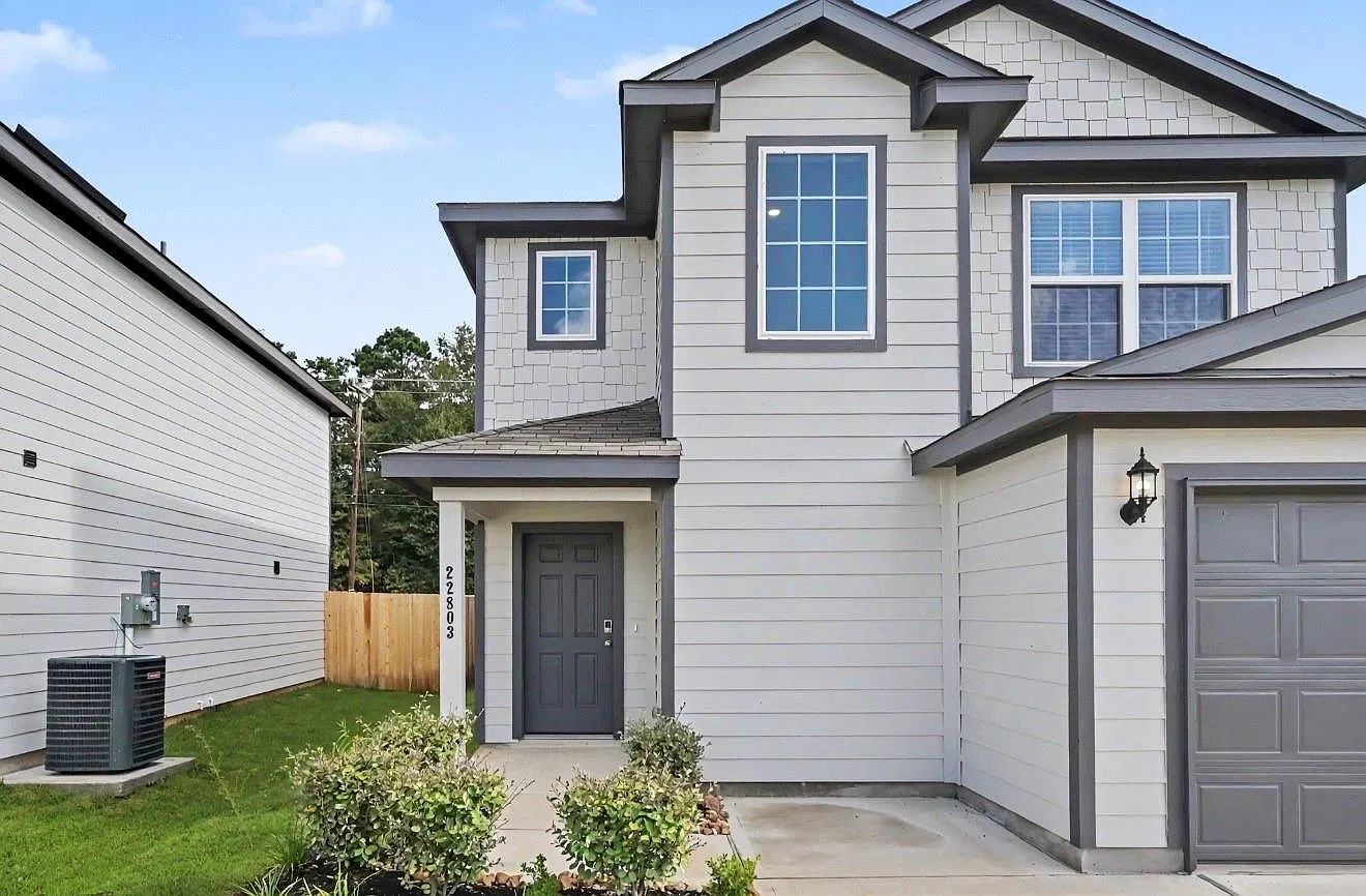 4 bed, 2.5 bath, 1936 sqft, $2,000 — Photo 2