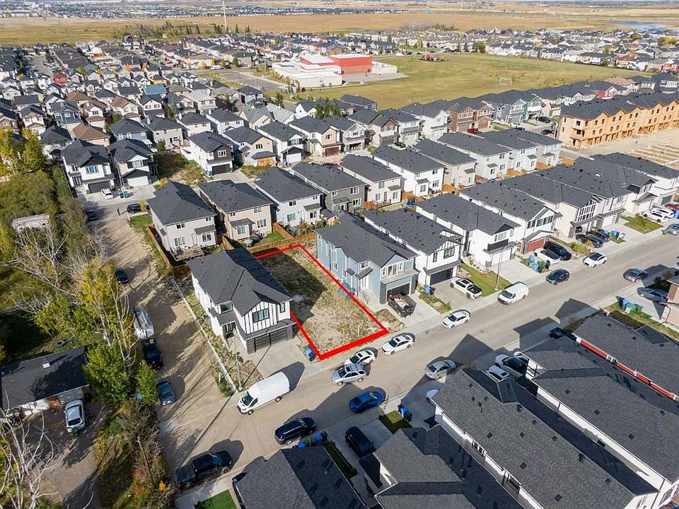 2nd image of 157 Saddlecrest Cir NE