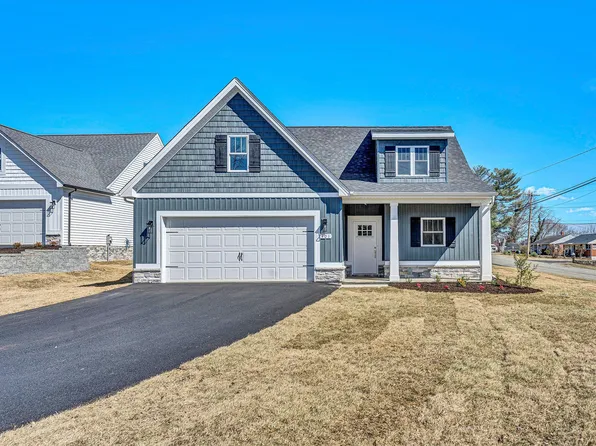 401 Decatur Cir, Salem, VA 24153