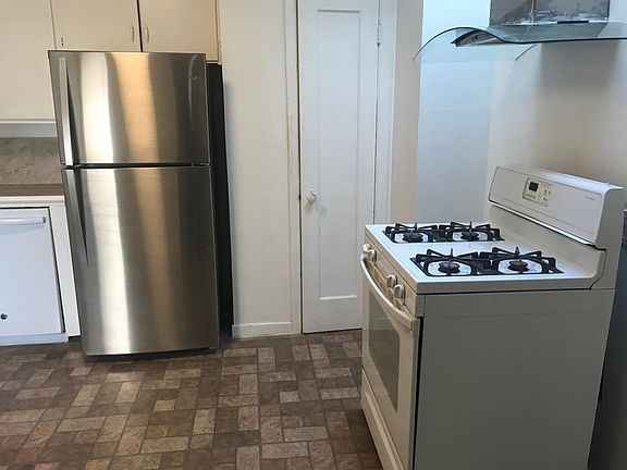 3rd image of 271 Saint Charles Ave