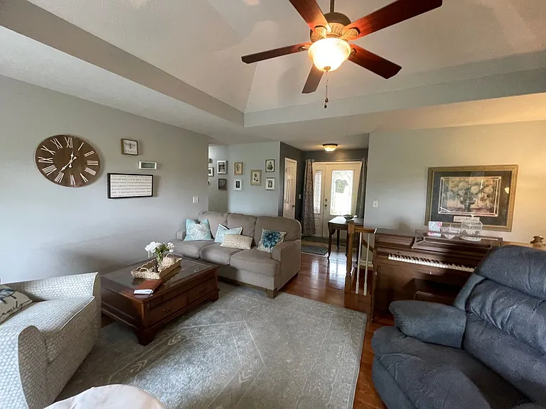 1407 S 17th Ave — Photo 8