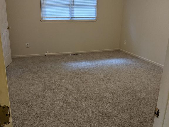 3rd image of 2607 Stratford Dr