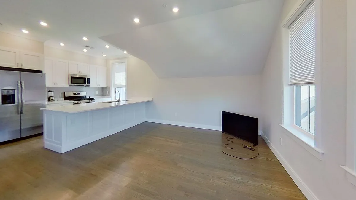 Building Photo - 79 Linden St #6