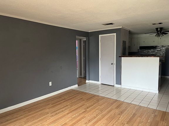 5th image of 176 Maple Ave APT 1