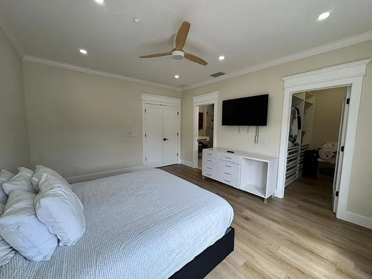 537 Campus St — Photo 16