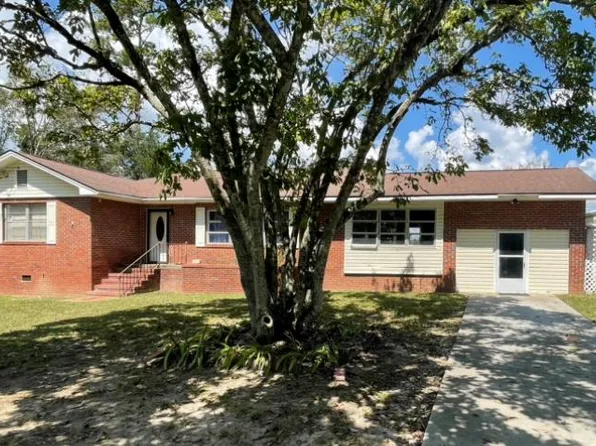 302 E Smith Ave, Nashville, GA 31639