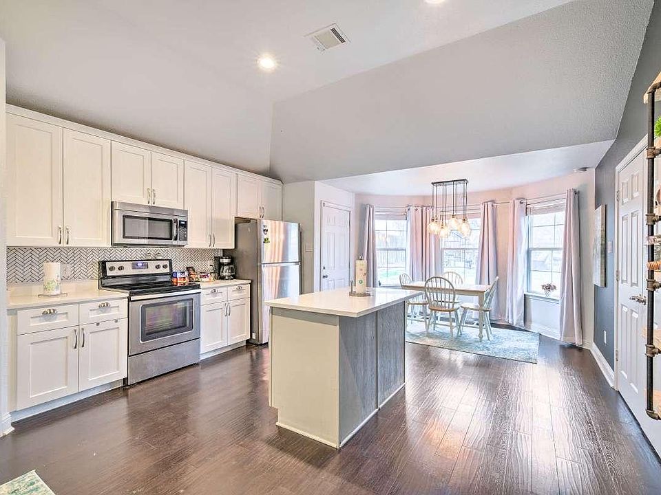 1st image of 608 Hartsdale Dr