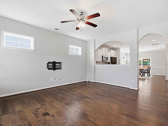 5th image of 103 Chadmore St