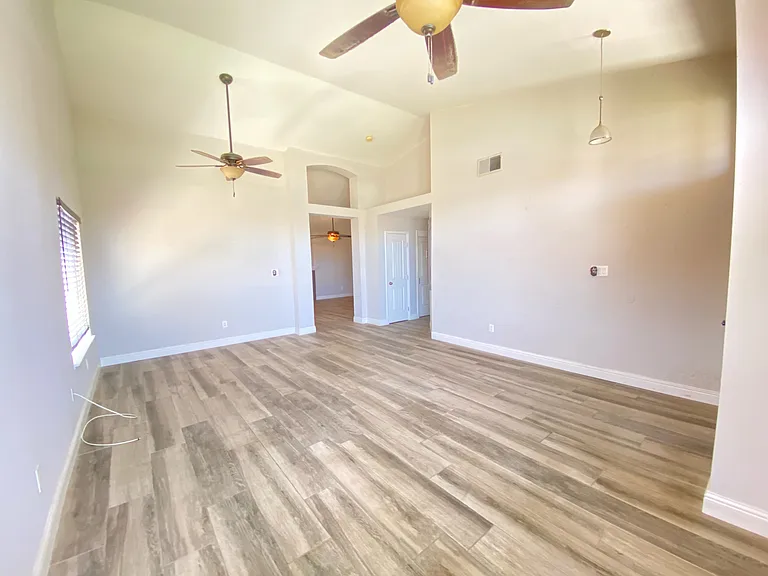 4319 Stride Way — Photo 4