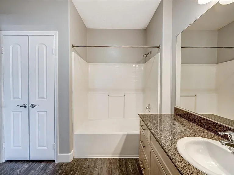 Stadium House Apartments — Photo 46