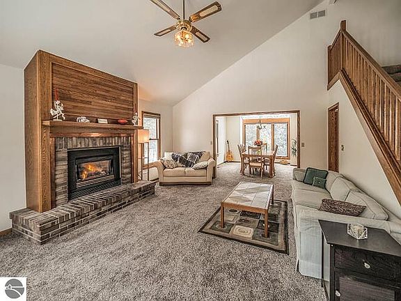 5th image of 755 Huron Hills Dr