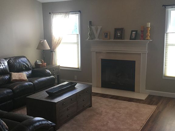 2nd image of 517 Lakeview Dr