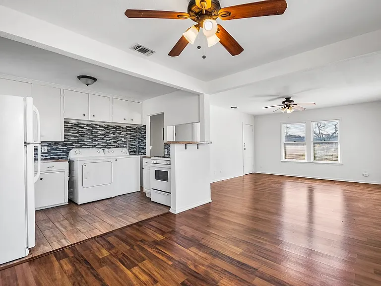 118 N Oaks Ave #1A — Photo 5
