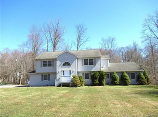 11 Dreps Dr, Mahopac, NY 10541